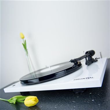 Pro-Ject Essential III SB Turntable with Speed Control, Dustcover and Ortofon Cartridge