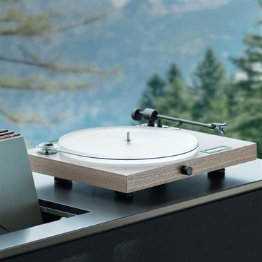 Pro-Ject Juke Box S2 turntable, Amplifier & Bluetooth Streaming System in Walnut, just add speakers, Ex-Dem