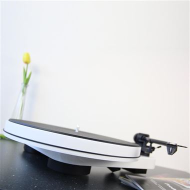 Project RPM3 Carbon with Ortofon 2M Silver MM Cartridge