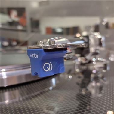 EAT C-Major Turntable with Cartridge Options