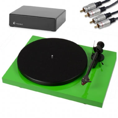 Pro-Ject Debut Carbon ( DC ) Turntable inc. Cartridge, Lid, PreAmp & Cables
