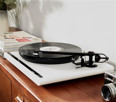Roksan Attessa Turntable complete with Dana Unipivot Tonearm and Roksan Dana MM Cartridge also a Built-in Phono Stage.